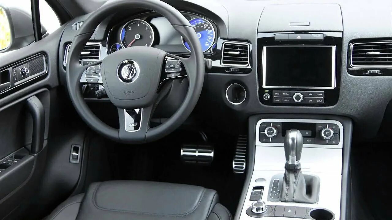 Volkswagen tiguan 2019 r line. Volkswagen tiguan r-line 2. Volkswagen passat 2019 салон. Touareg r line 2012. Volkswagen tiguan r line.