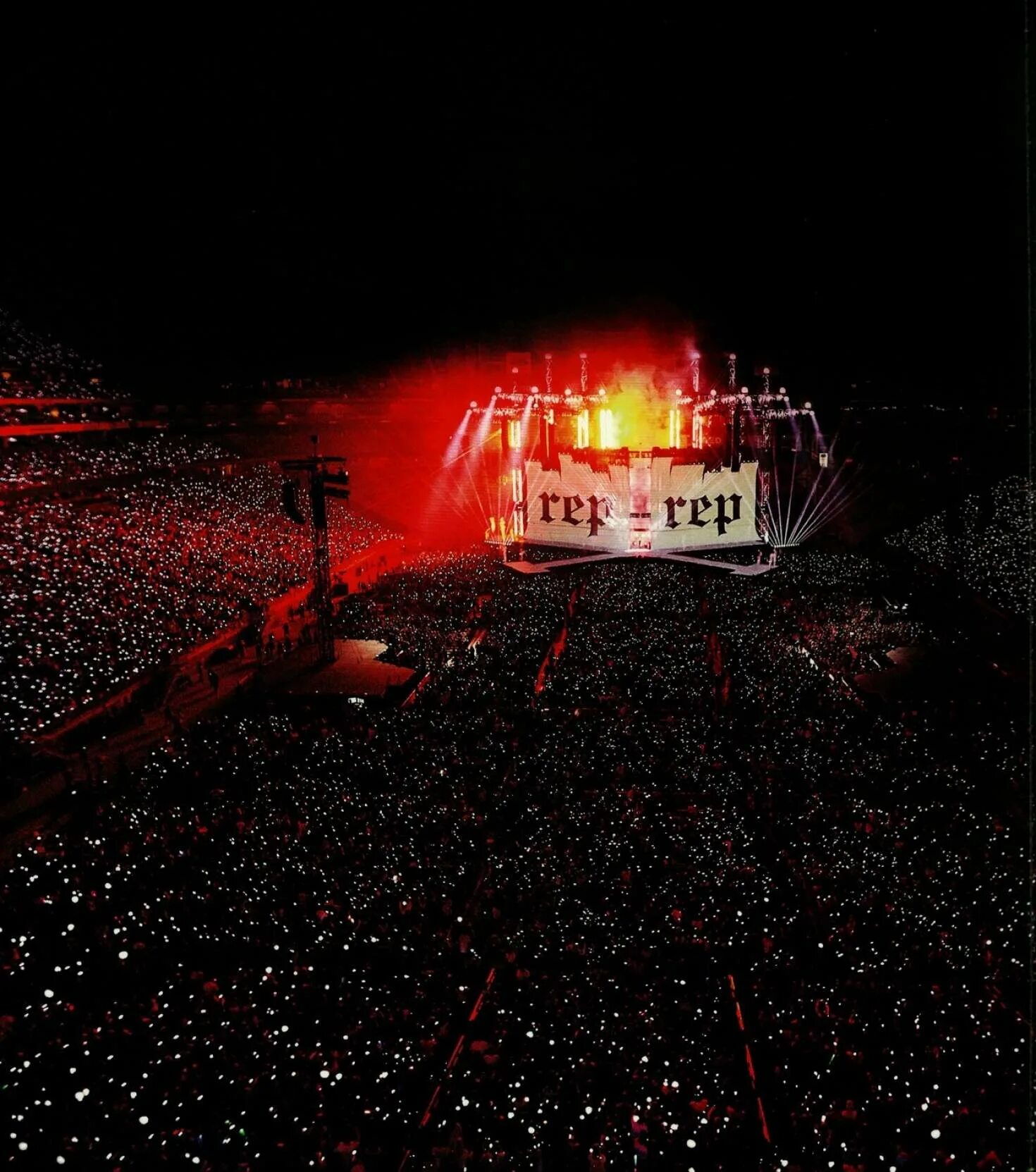 Taylor Swift reputation Stadium Tour. Kiss Live Stadium Tour. Live Stadium Tour. Reputation photo.