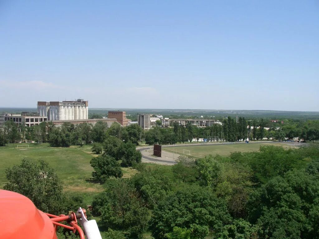 Ставропольский георгиевск фото. Фонтан на лермонтова в георгиевске. Георгиевск ставропольский. Георгиевск ставропольский край улица октябрьская. Стелла город георгиевск.