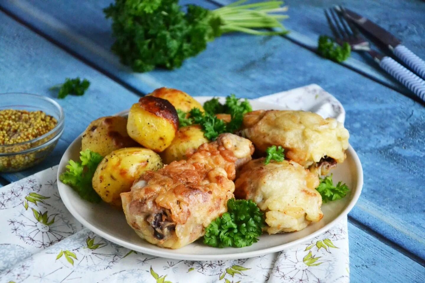 Хрустящие куриные голени. Голень куриная в кляре. куриные ножки в кляре. куриные ножки с гарниром. куриные бедра в кляре.
