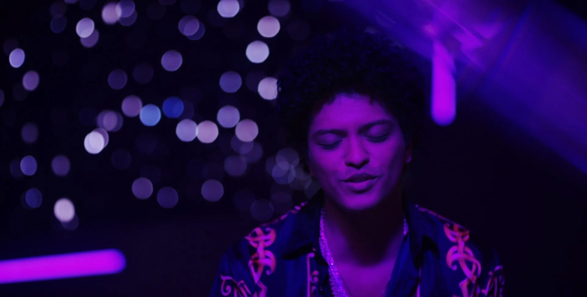 Bruno mars versace. Versace on the floor бруно марс. versace mars. versace on the floor bruno mars обложка. versace on.