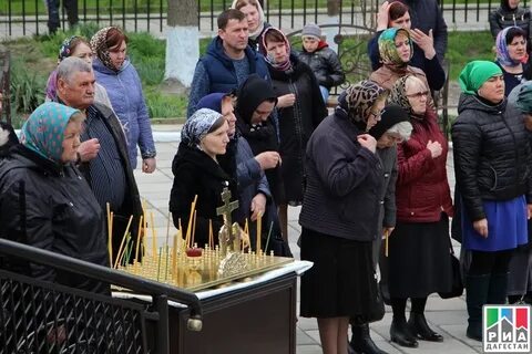 На панихиду приносят