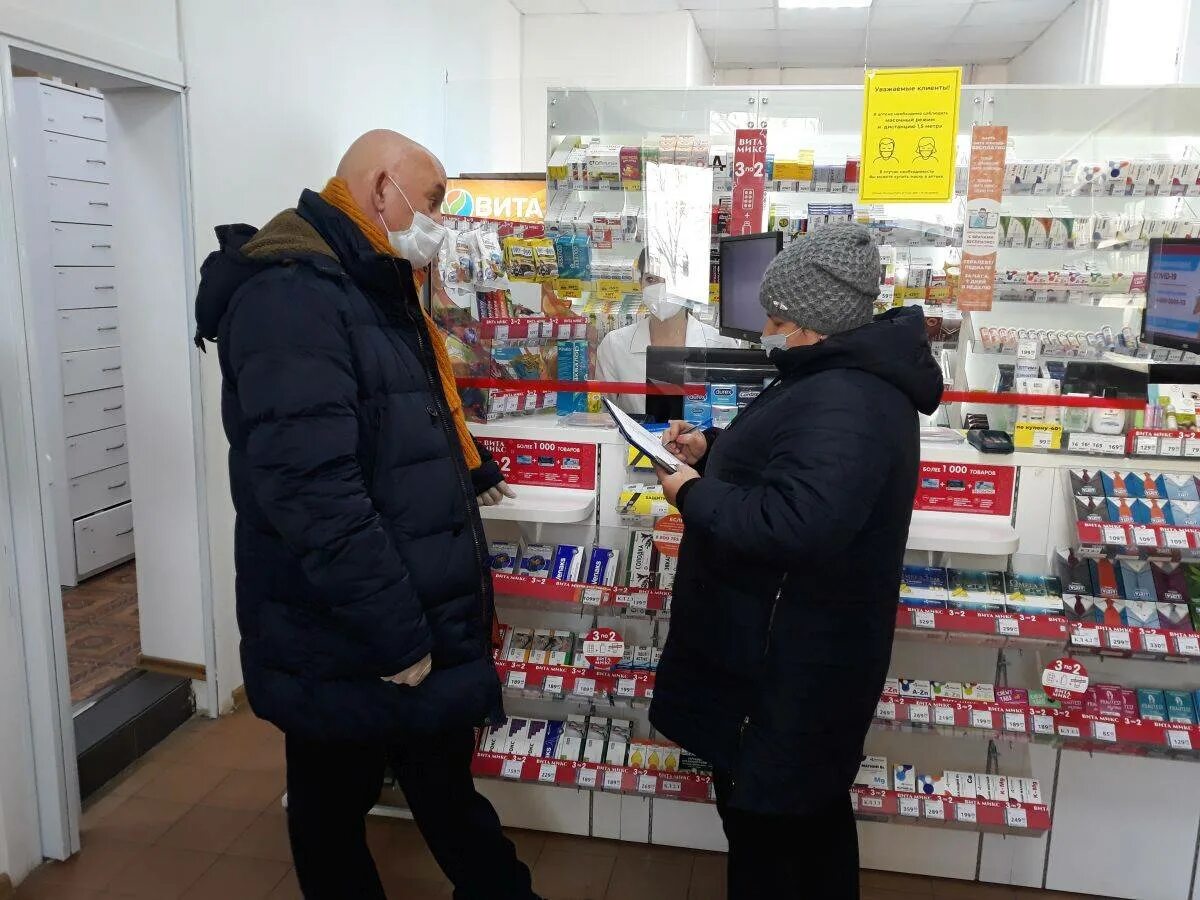 Витрины открытого типа в аптеке. Пермь 2 аптеки. Покупатель в аптеке. Лекарства в аптеках перми. Пермь 2 аптеки.