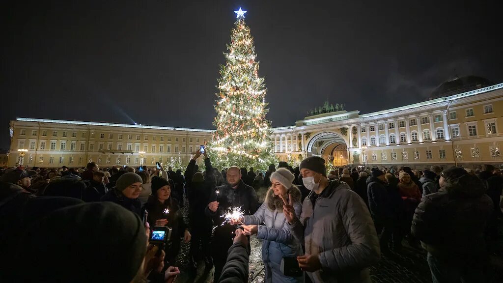 Новогодние гуляния в Питере. Новогодняя ночь в Питере. Рождество в Санкт-Петербурге 2021. Новогодний Петербург 2021.