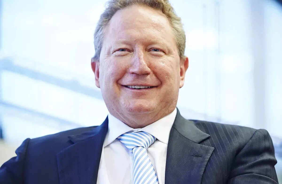 рукопожатие бизнесменов. деловая встреча мужчин. переговоры с иностранными партнерами. клайв палмер. эндрю форрест бизнесмен.