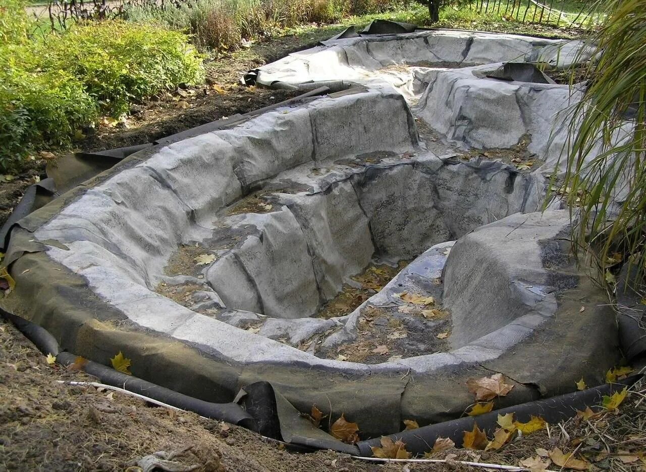 Искусственный пруд. Выкопать водоем на участке. Камыш для биоплато. Как правильно сделать пруд. Огородный прудик.