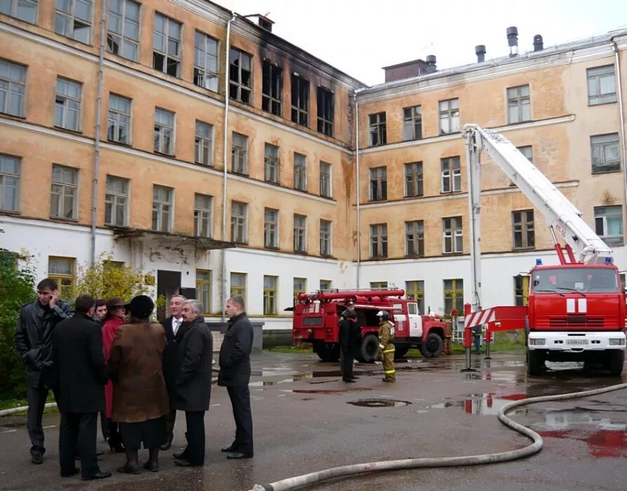 14 школа великий новгород. Пожар в школе 14 Великий Новгород. Школа 22 Великий Новгород. Пожарная часть 4 Великий Новгород.