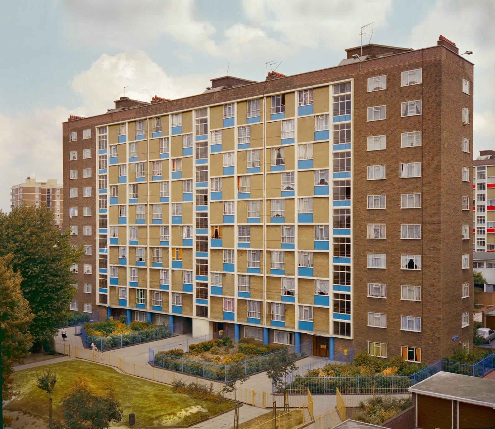 Residential area. Здания жилые районы. Кондоминиум в деревне. Resident area.