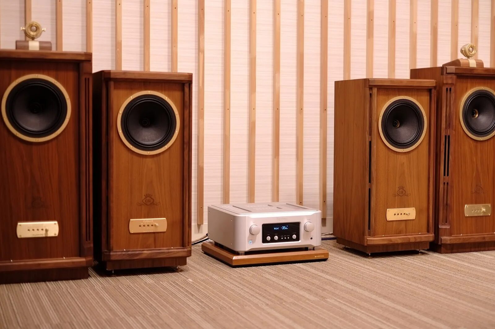 Tannoy Turnberry gr. Tannoy Revolution r2. Tannoy CVS 8 BK. Tannoy 632 d20.