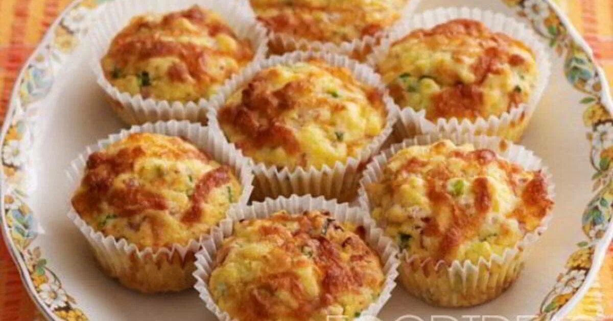 Кексы с ветчиной. Маффины с колбасой и сыром. маффины с ветчиной и сыром. кексы с ветчиной и сыром в формочках. маффины с ветчиной и сыром на кефире.