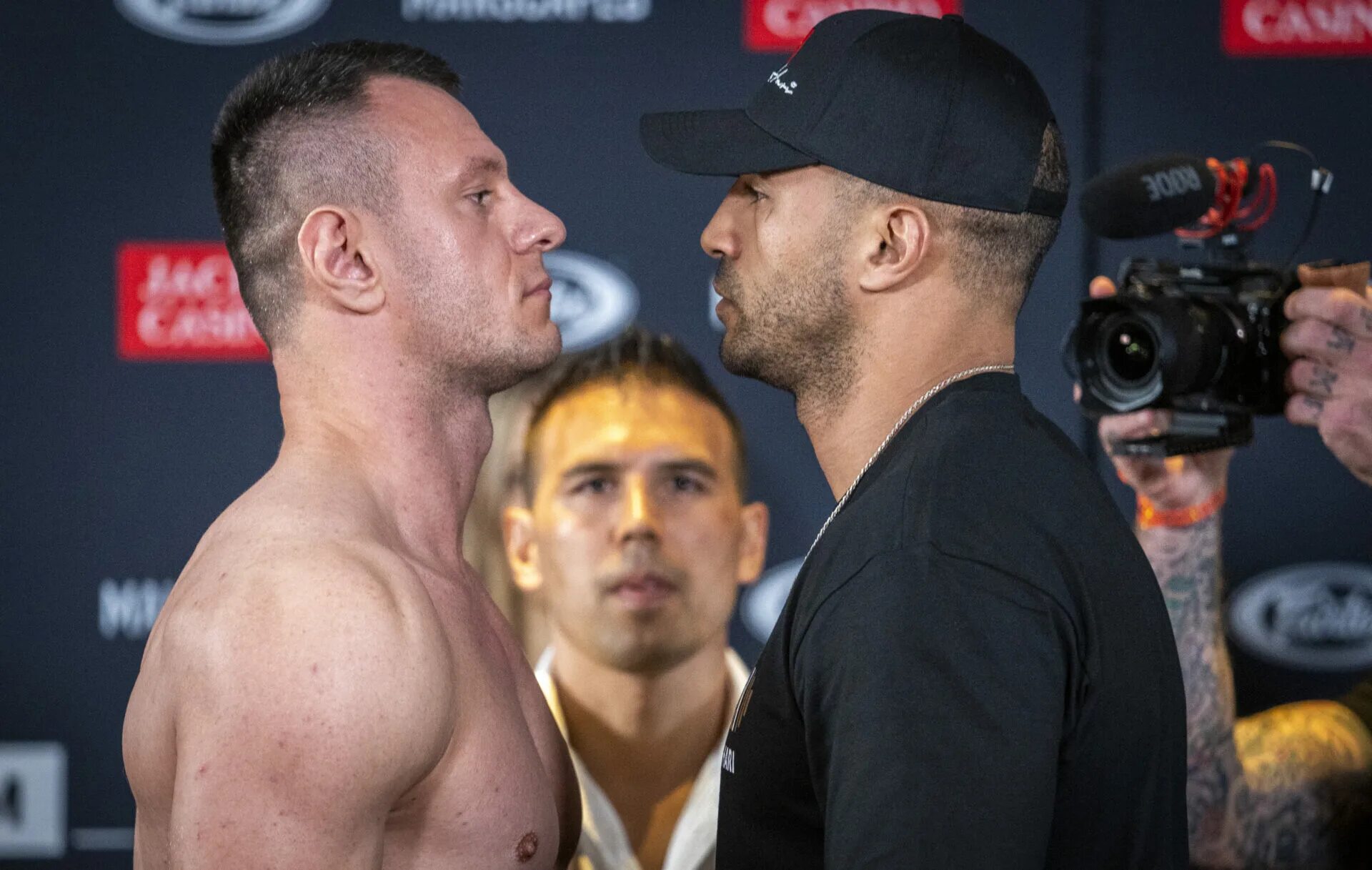 Бадр хари кик. Wwe биг и. Ноториус b. Ноториус биг. Хари биг.