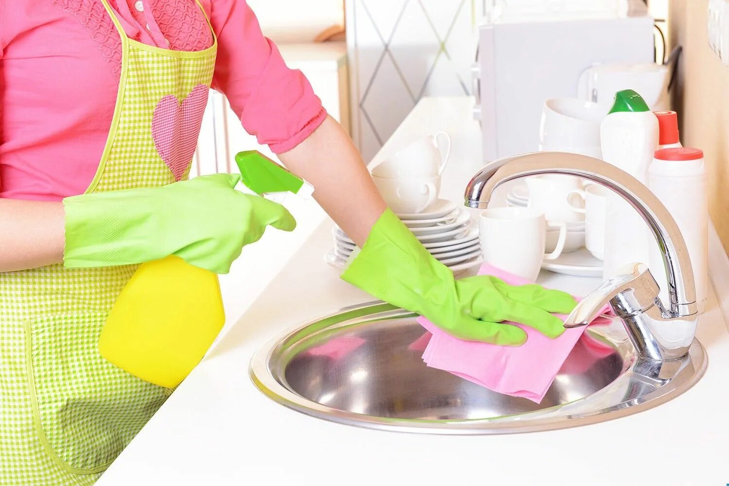 Мытье посуды. Уборка кухни. Мойка посуды. Мойщик посуды. Клининговая уборка лучшая