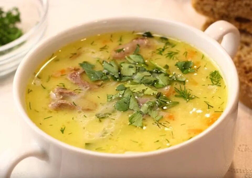 Супчик с курицей рецепт. Супчик с курицей рецепт. Куриный суп. Чикен нудл суп. Суп куриный вермишелевый.