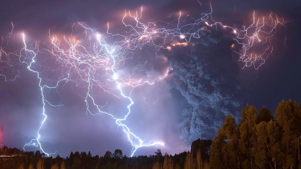 Thunder rain. Молния Гром шаровая молния гроза. Франциско Негрони гроза вулкан. Франциско Негрони грязная гроза. Красивая гроза.