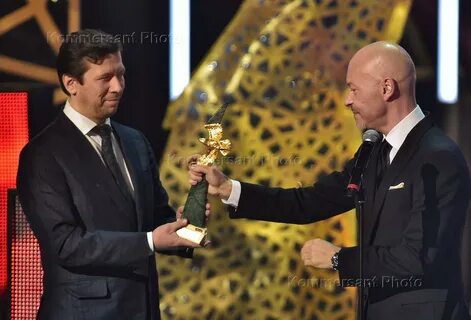 Вручение премии золотая