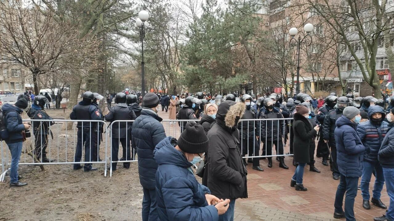 Митинг ростов сегодня. Митинги в Ростове на Дону. Митинг в Ростове. Протесты в Ростове на Дону. Митинги Навального в Ростове-на-Дону.