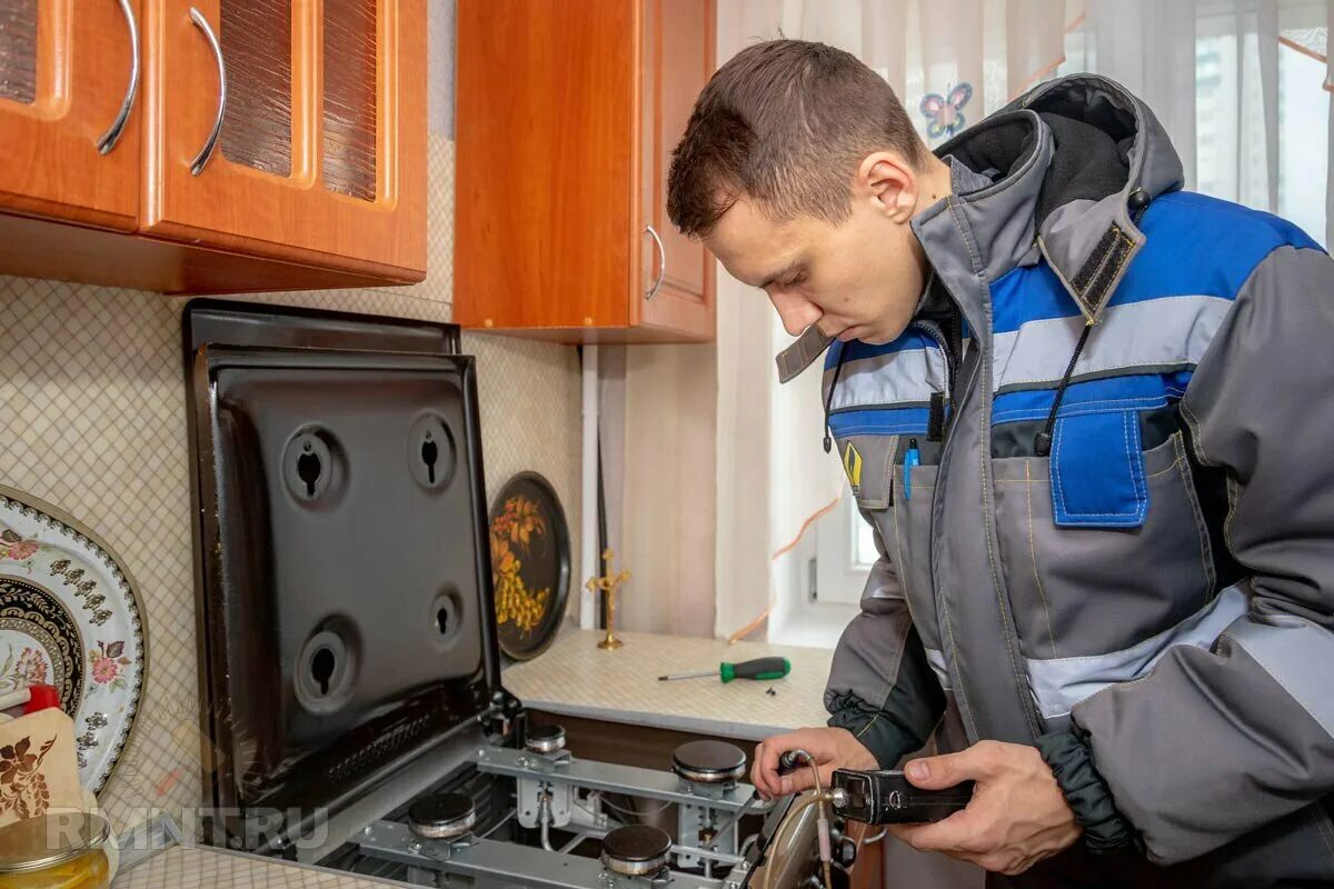 Газовое оборудование в квартире. Слесарь вдго. Вдго тула. Газпром газораспределение вдго и вкго. Проверяющий газпром.