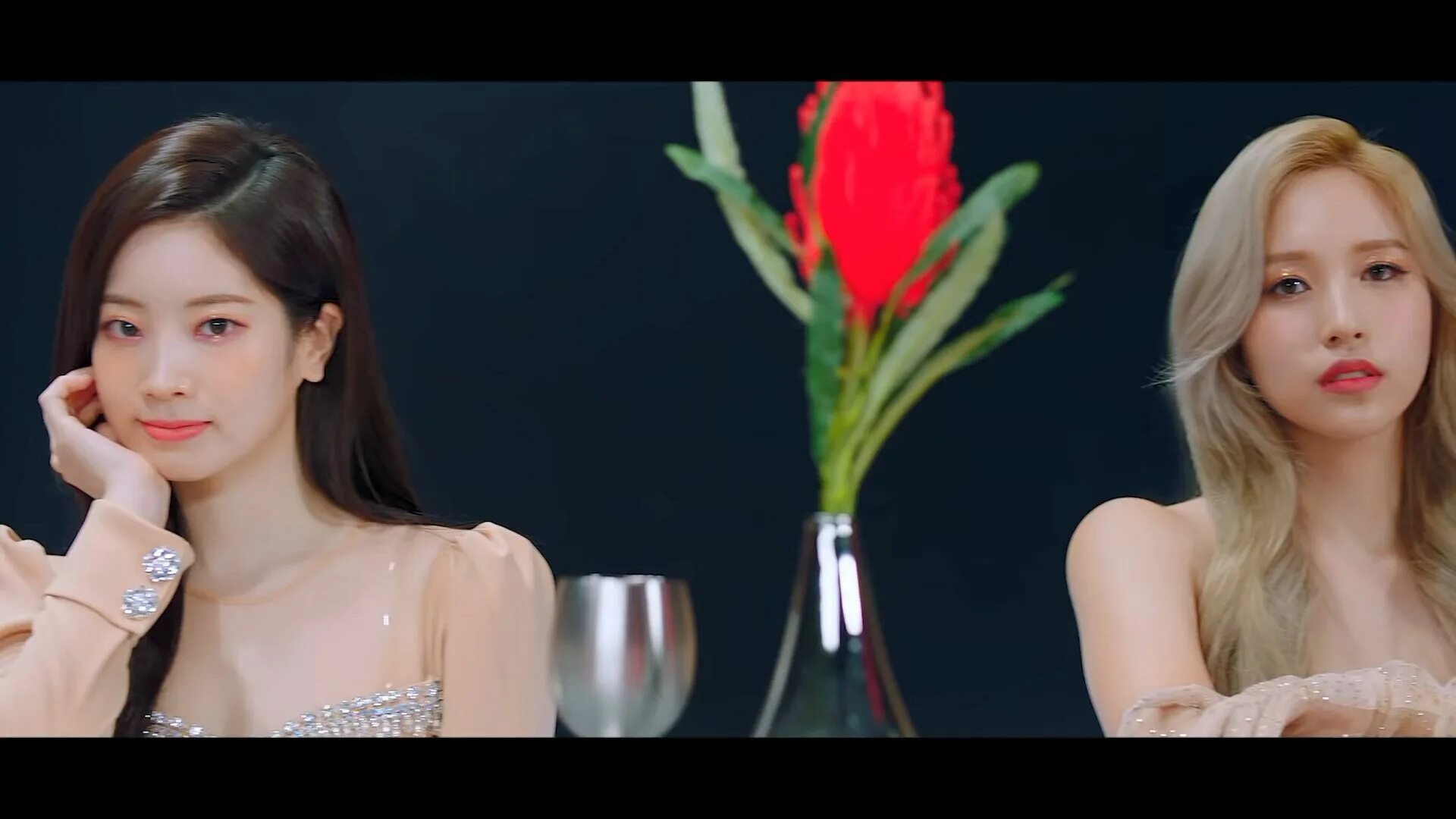 Twice i can t stop me. Чеён твайс. твайс i can&#039;t stop me. twice i can&#039;t stop me m/v. твайс ай кент стоп ми.