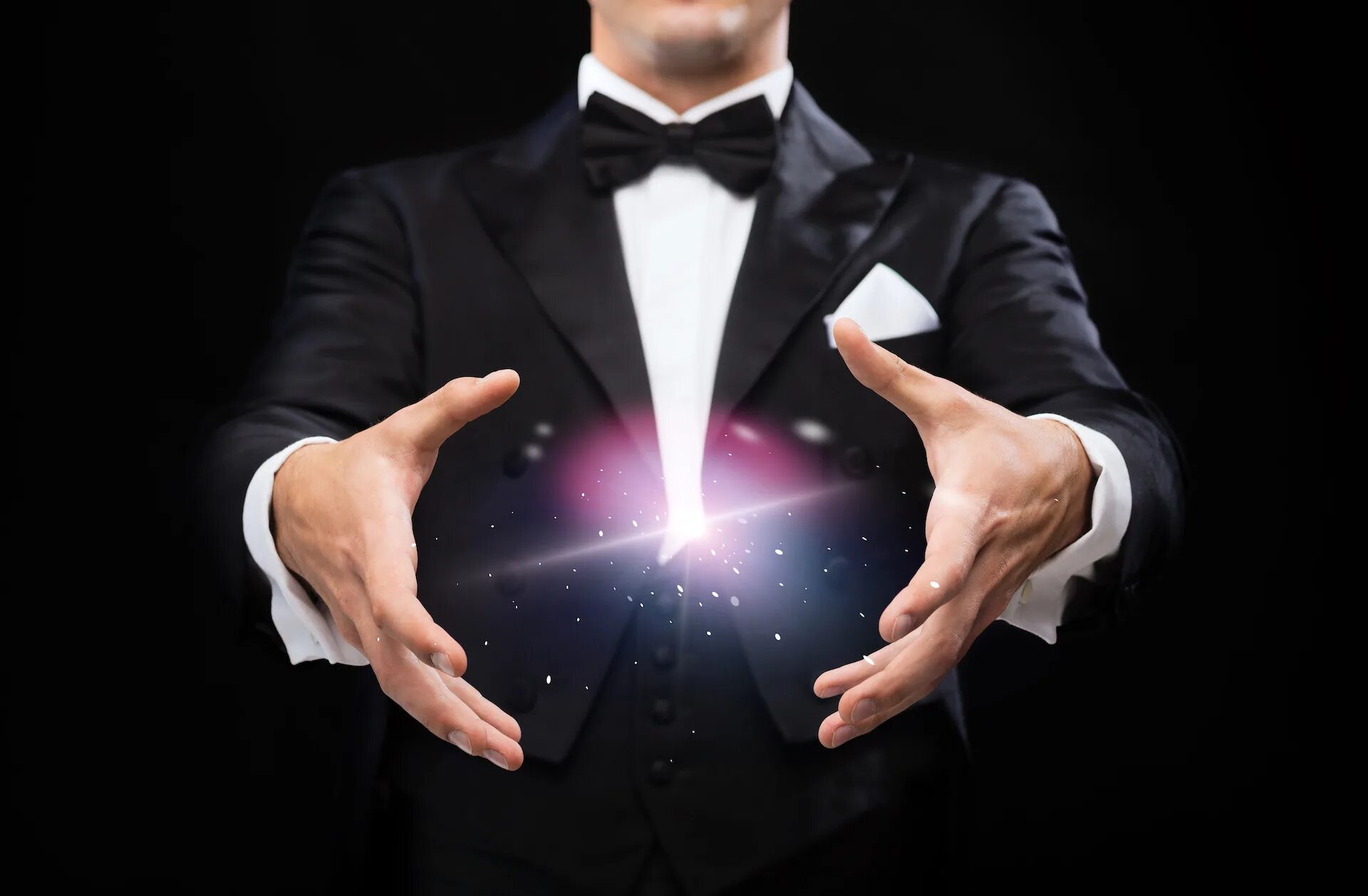 Необычные фокусы. Фокус с голубями. Престидижитатор фото. Карты illusionist. Дэвид копперфильд (иллюзионист).