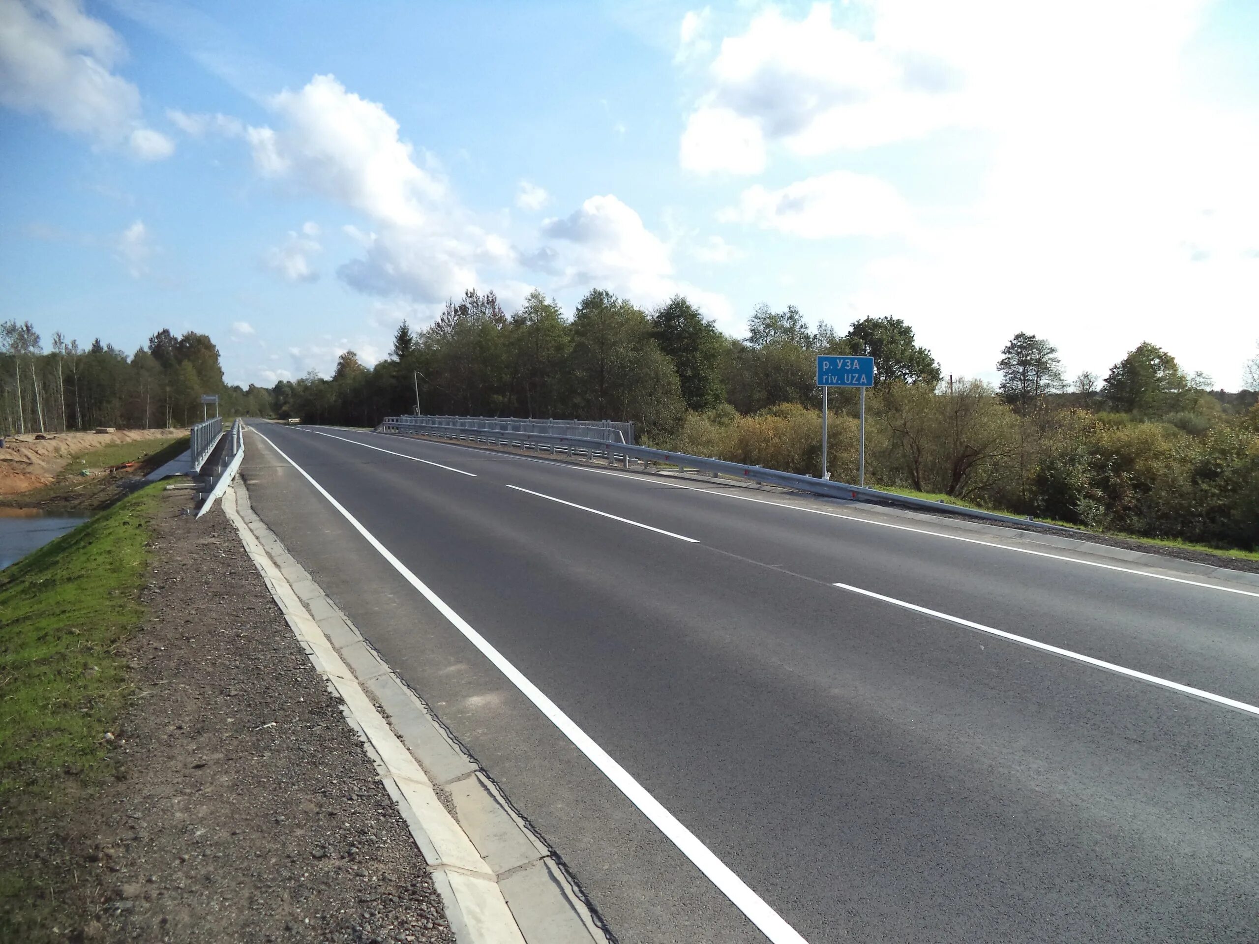 Трасса псков новгород. Автодорога р56. Трасса псков москва. Обочина дороги. Трасса псков новгород.