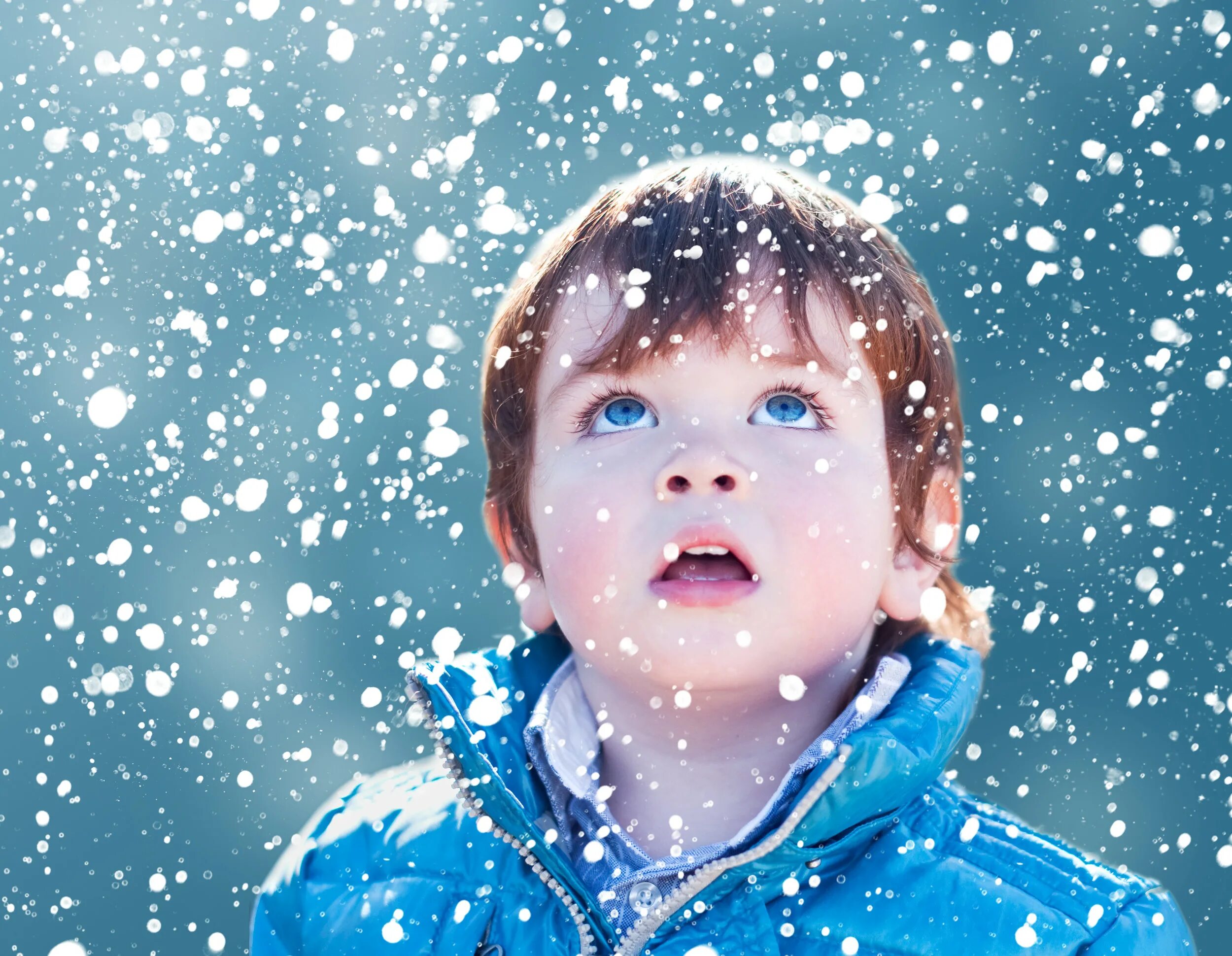 It s snowing now