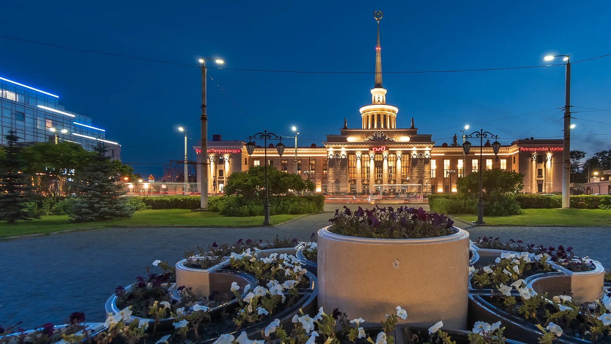 Столица Карелии Петрозаводск. Карелия Петрозаводск центр города. Карелия Петрозаводск вокзал. Петрозаводск площадь у вокзала. Купить в петрозаводске сегодня