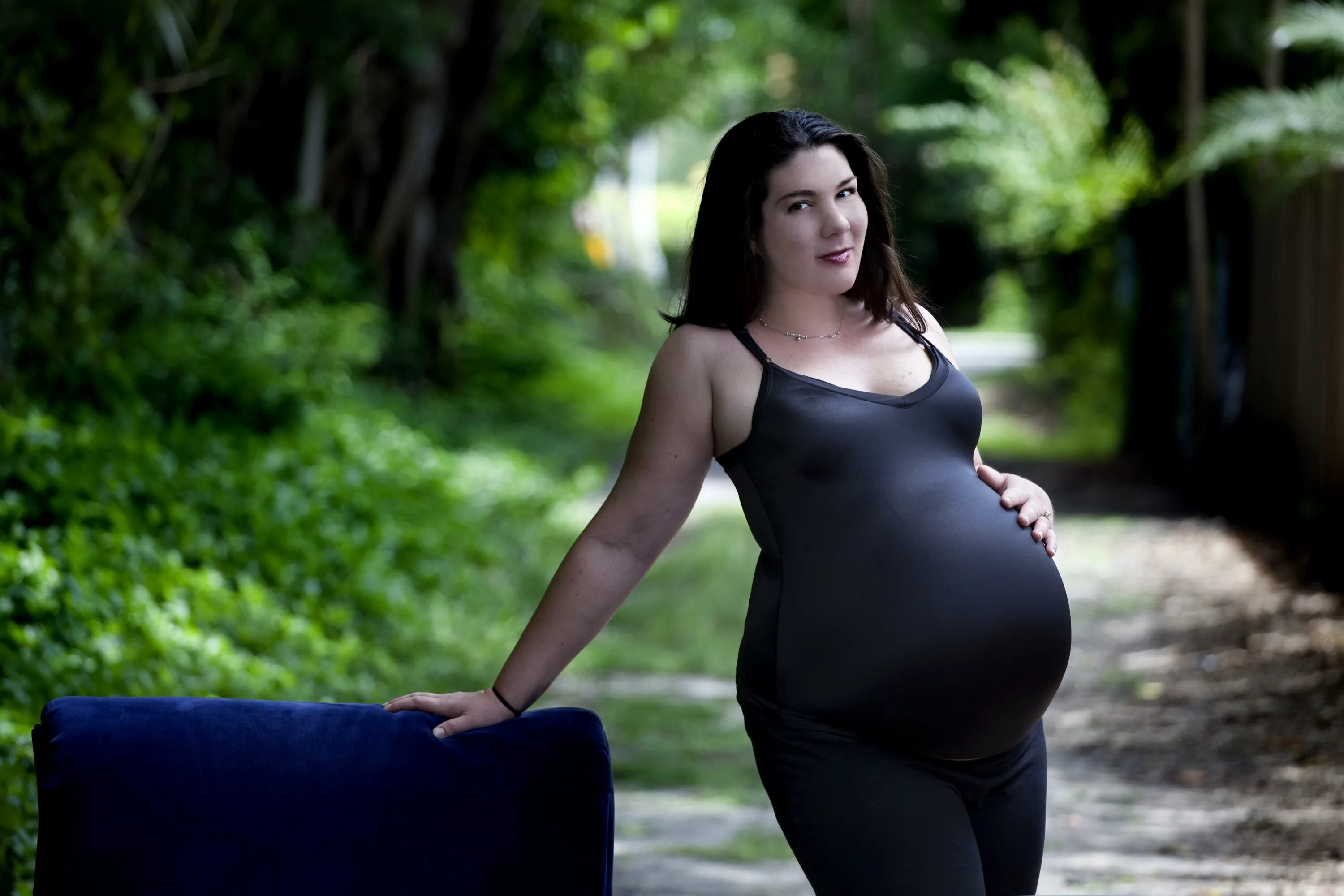 Беременная девушка. Эшли грэм pregnant. Красивые девушки с большим животом. Красивые девушки с большим животом. Беременная ким кардашян фотосессия.