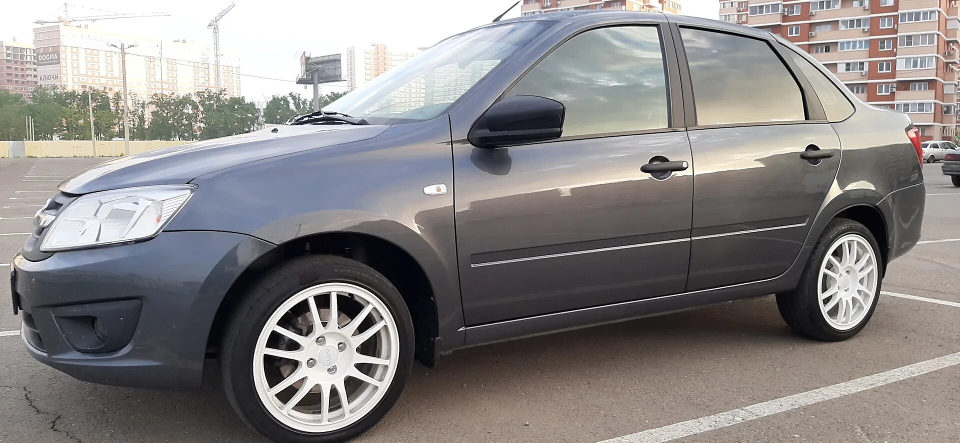 Колеса гранта фл. 195/55 r16 на гранту. Гранта фл на 14 дисках. Колеса авто гранта. Литье гранта люкс r15 заводские.