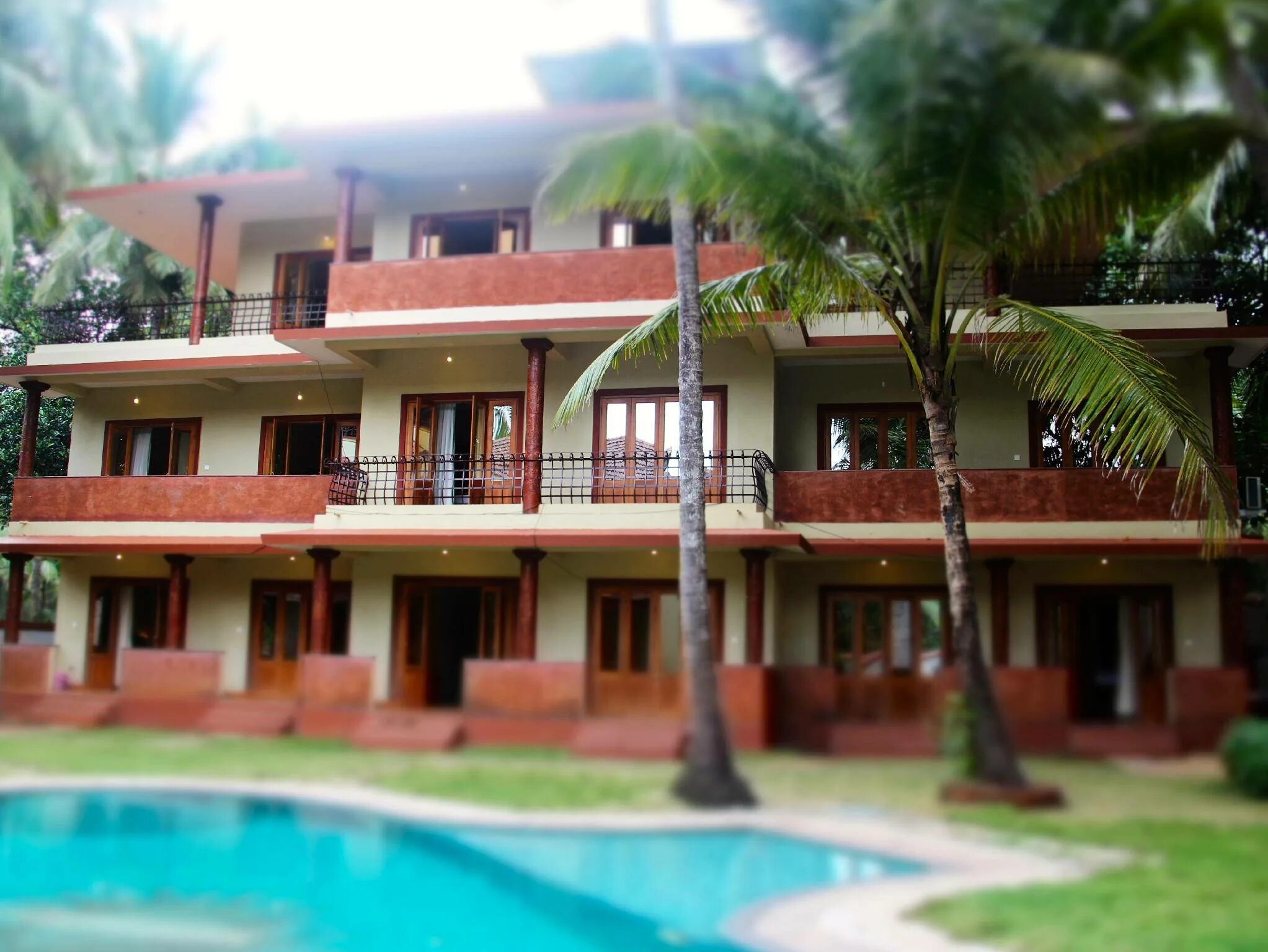 Morjim beach resort индия отель. Северный гоа отели. Гоа sea breeze village. Северное гоа отели. Мандрем гоа.