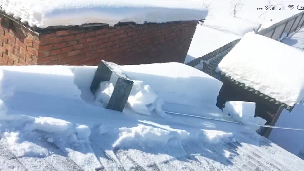 Как чистить снег видео. Самоделки для уборки снега с крыши. скребок для уборки снега с теплицы. самодельные приспособления для уборки снега с крыши. снегорез для уборки снега с крыши.