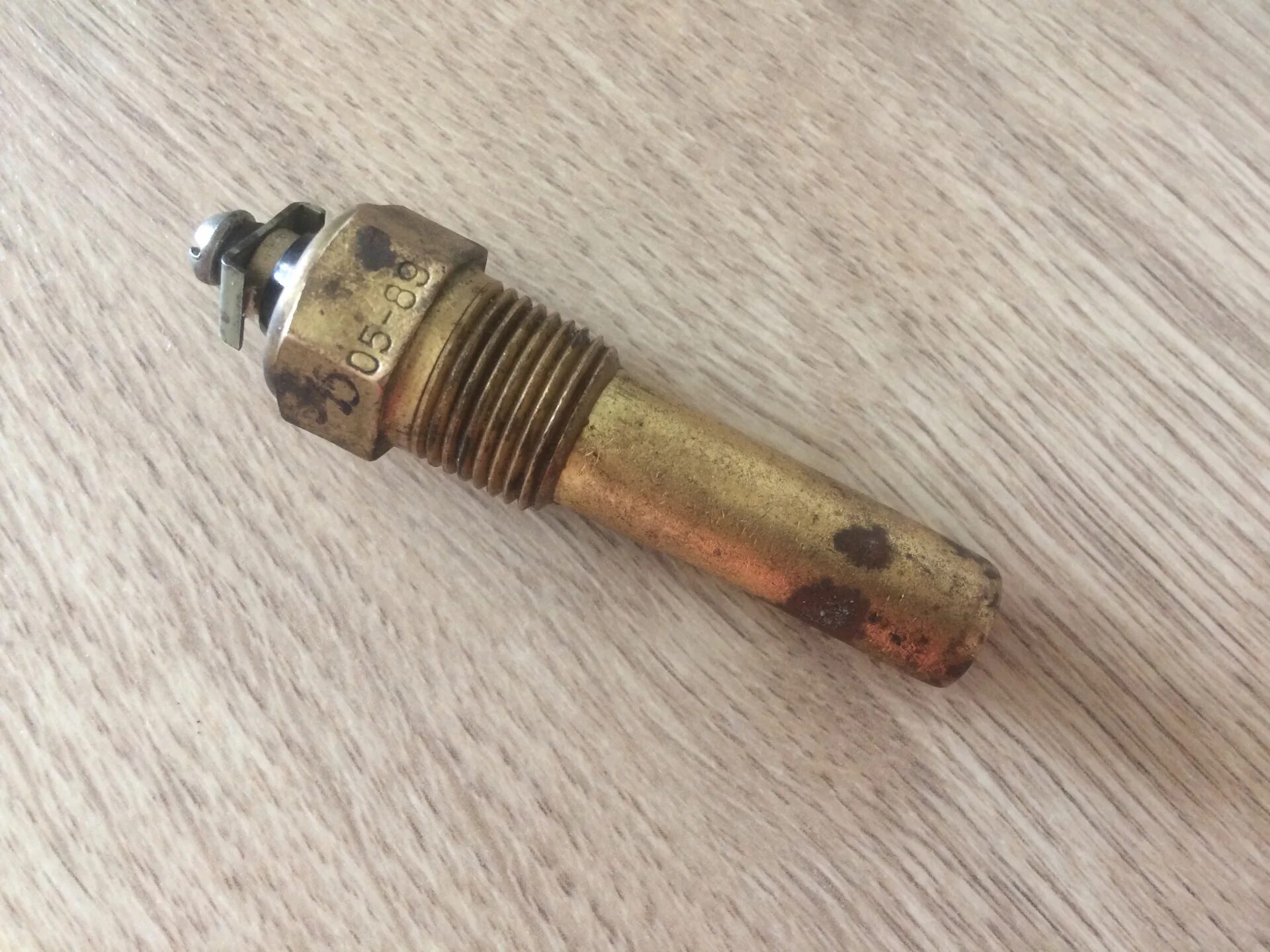 Тм101 датчик температуры. Тм 101. Датчик температуры волга 402 двигатель. Темпер. Датчик температуры москвич 412.