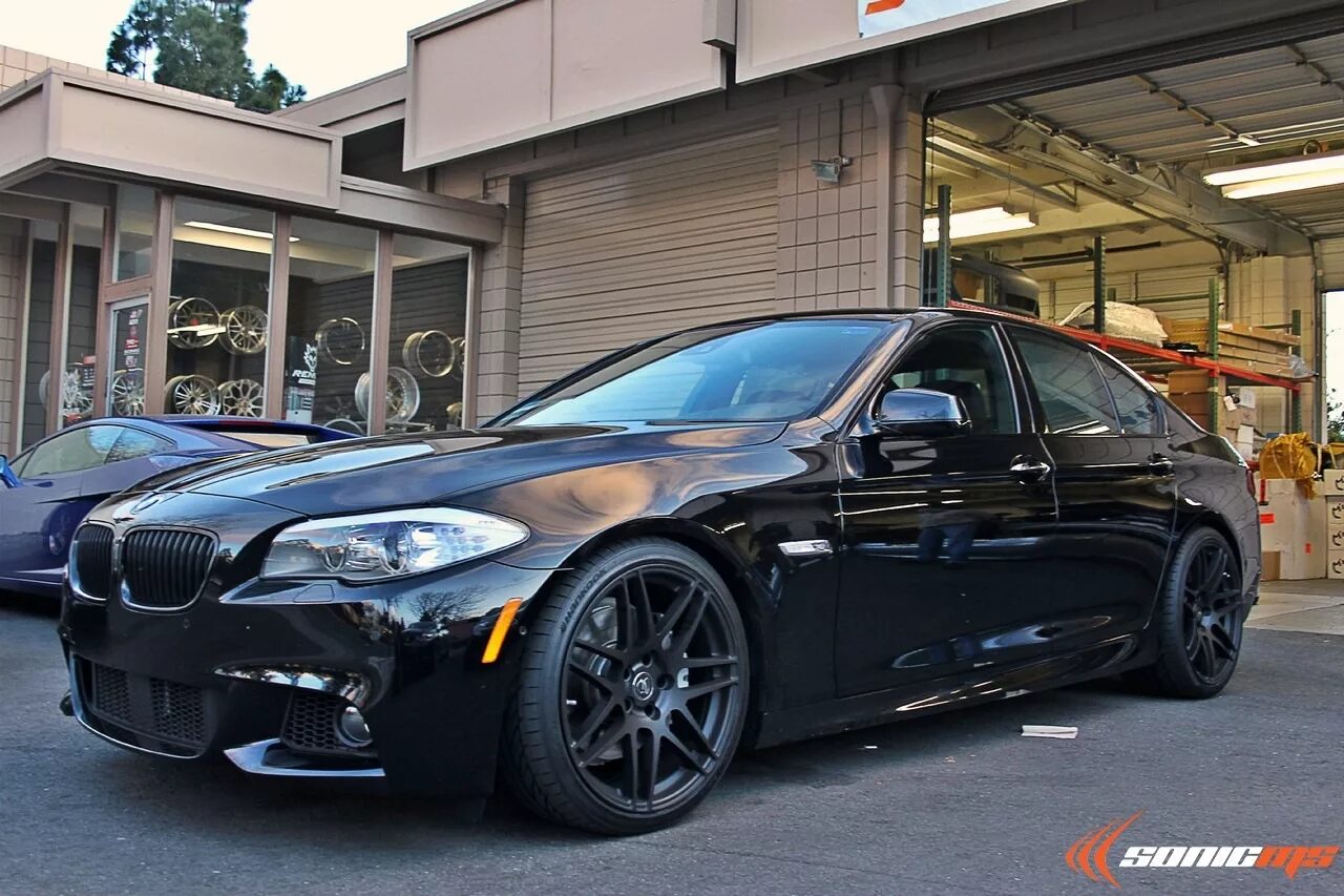 BMW 550i. BMW f10 m5 r19. БМВ f10 r20. БМВ м5 550i. М5 19