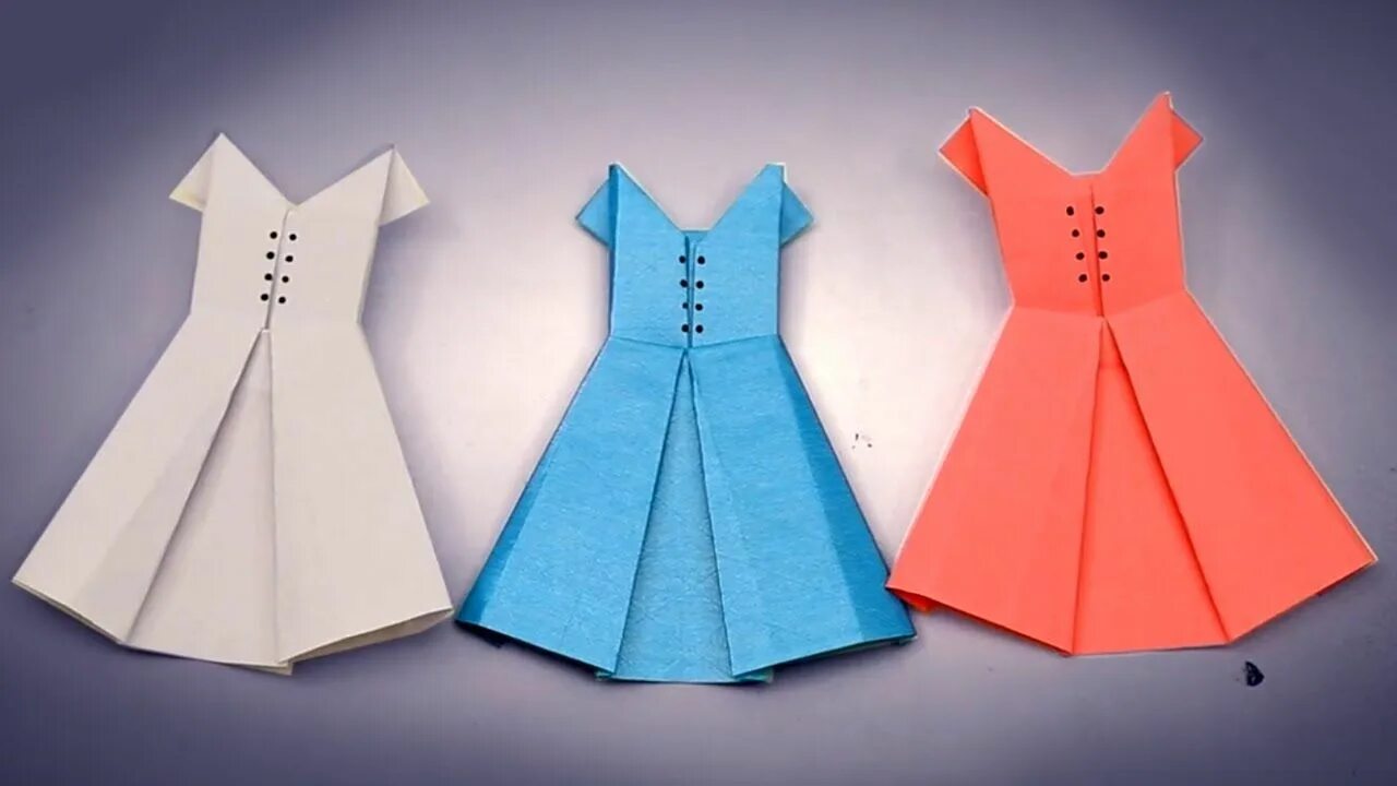 Платье из газет для девочки. Платье из газет. Костюм из газет. Оригами платье подготовительная группа. Бумажная девочка с платьями.