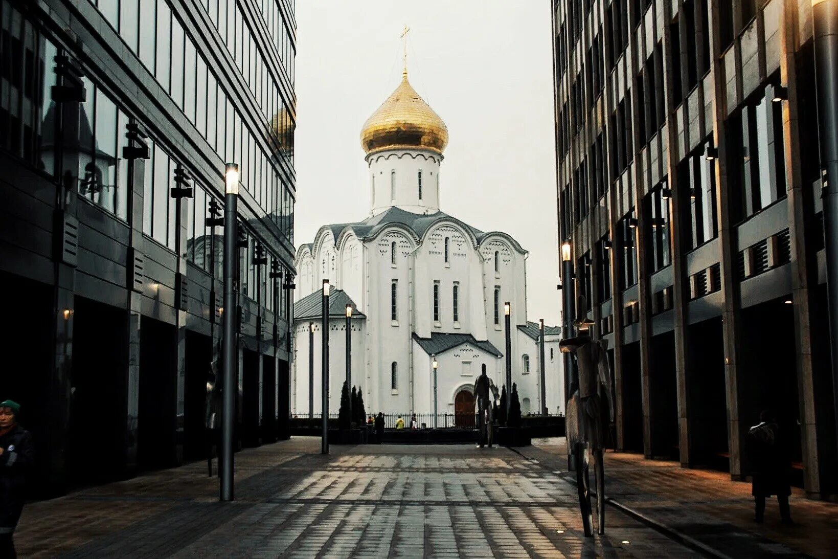 Белая площадь храм метро белорусская. Метро белорусская старообрядческая церковь. Храм метро белорусская. Храм николы чудотворца у тверской заставы. Белая церковь на белорусской.