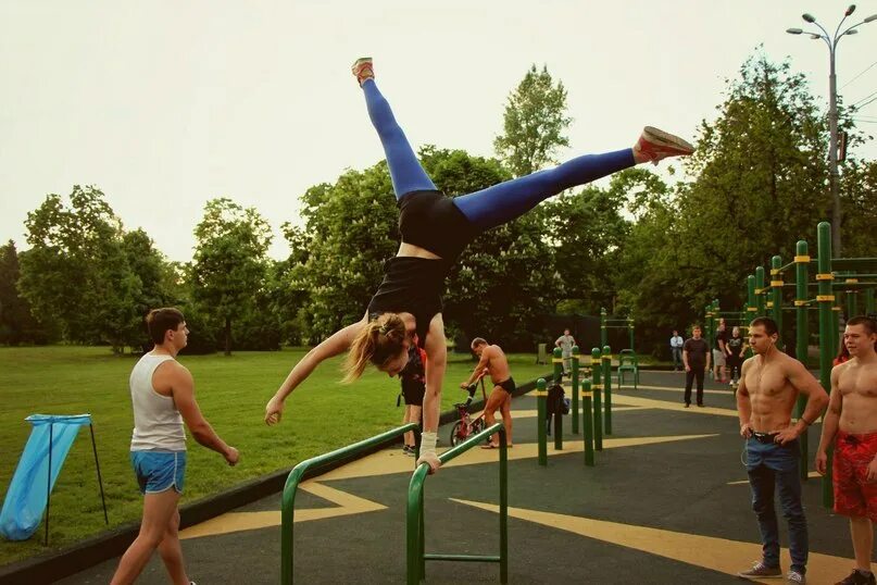 Ангел на турнике. Воркаут походка бога. Уличный воркаут. Спортивный воркаут шиханы 2. Воркаут 2.