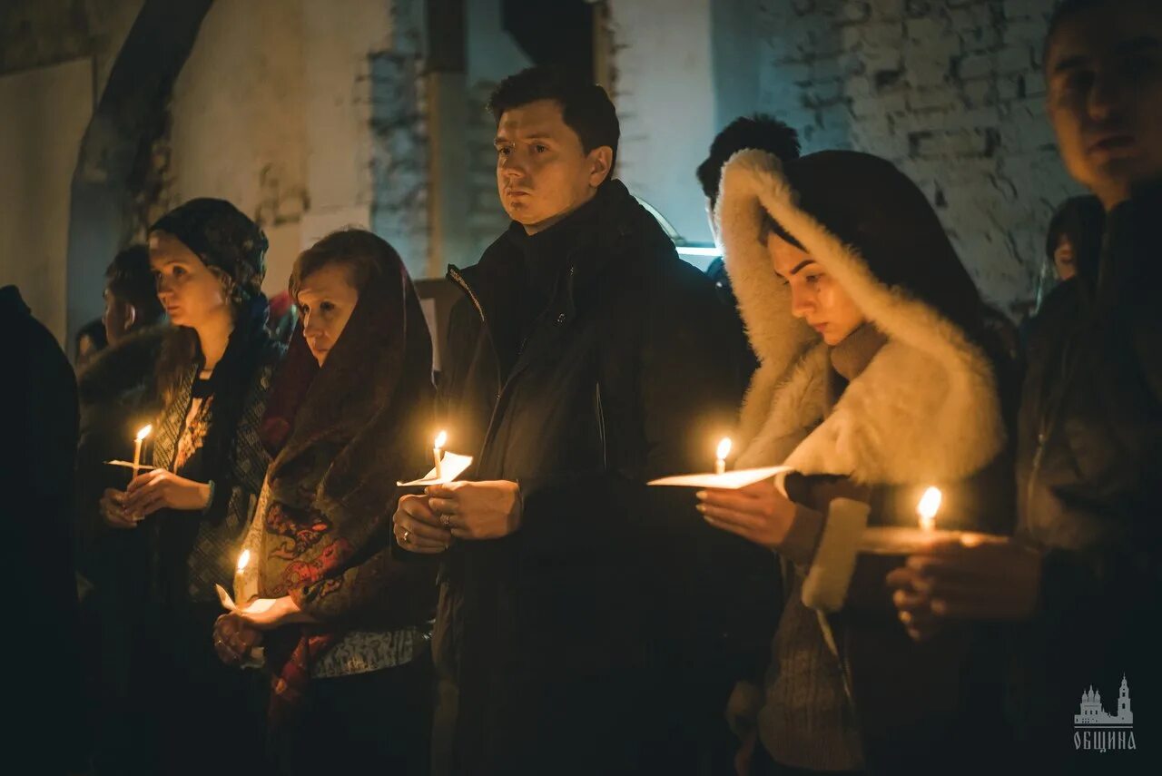 Что поют во время соборования. Соборование. Елеосвящение. Елеосвящение картина. Песнопение таинство Соборования.