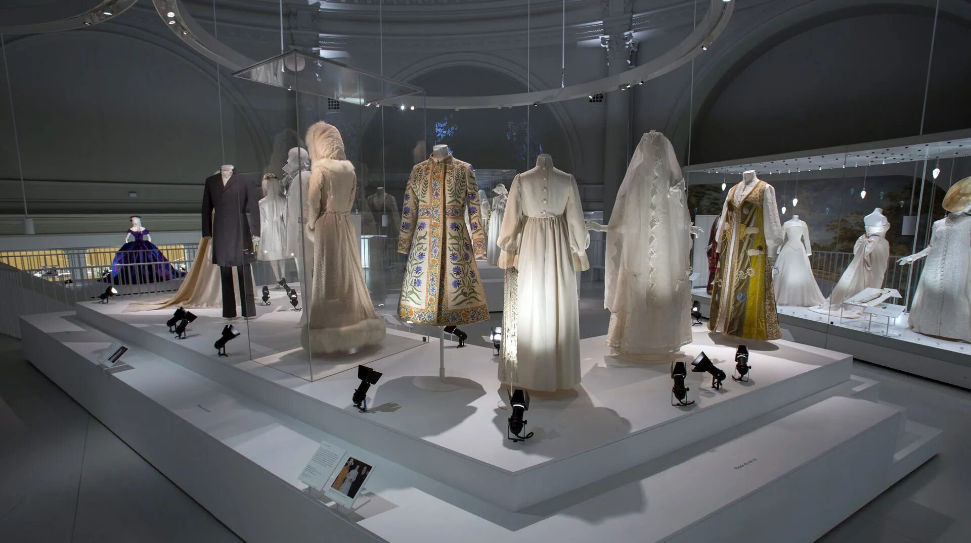 Выставка свадебных платьев. Выставка свадебных платьев