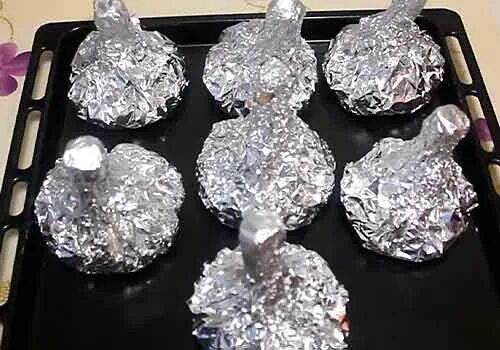 Куриные голени в фольге в духовке. Куриные ножки в духовке в фольге. Голень в фольге в духовке. Куриные ножки запеченные в фольге. Куриные голени в фольге в духовке.