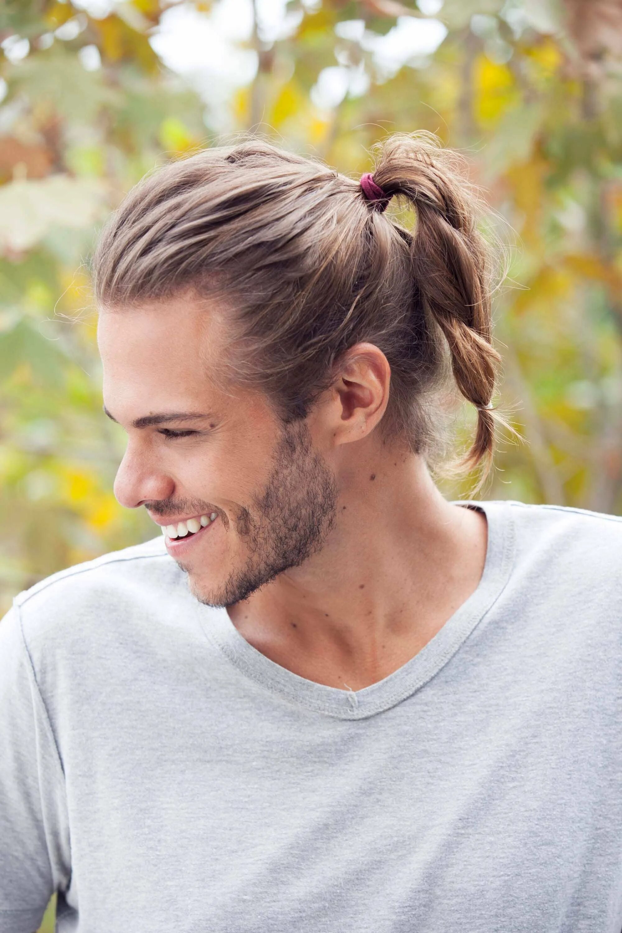 Джаред лето. Андеркат man bun. Мужские стрижки на длинные волосы. Брэд питт с длинными волосами. Лонг андеркат викинг.