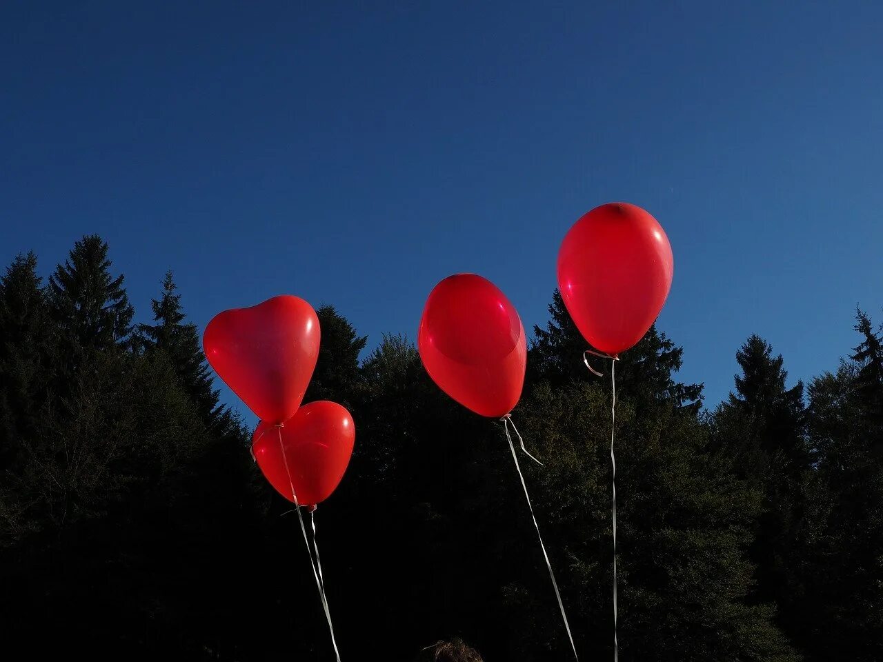 Видео красных шаров. Красные шары. Воздушные шары. Воздушный шарик. Шарики надувные.