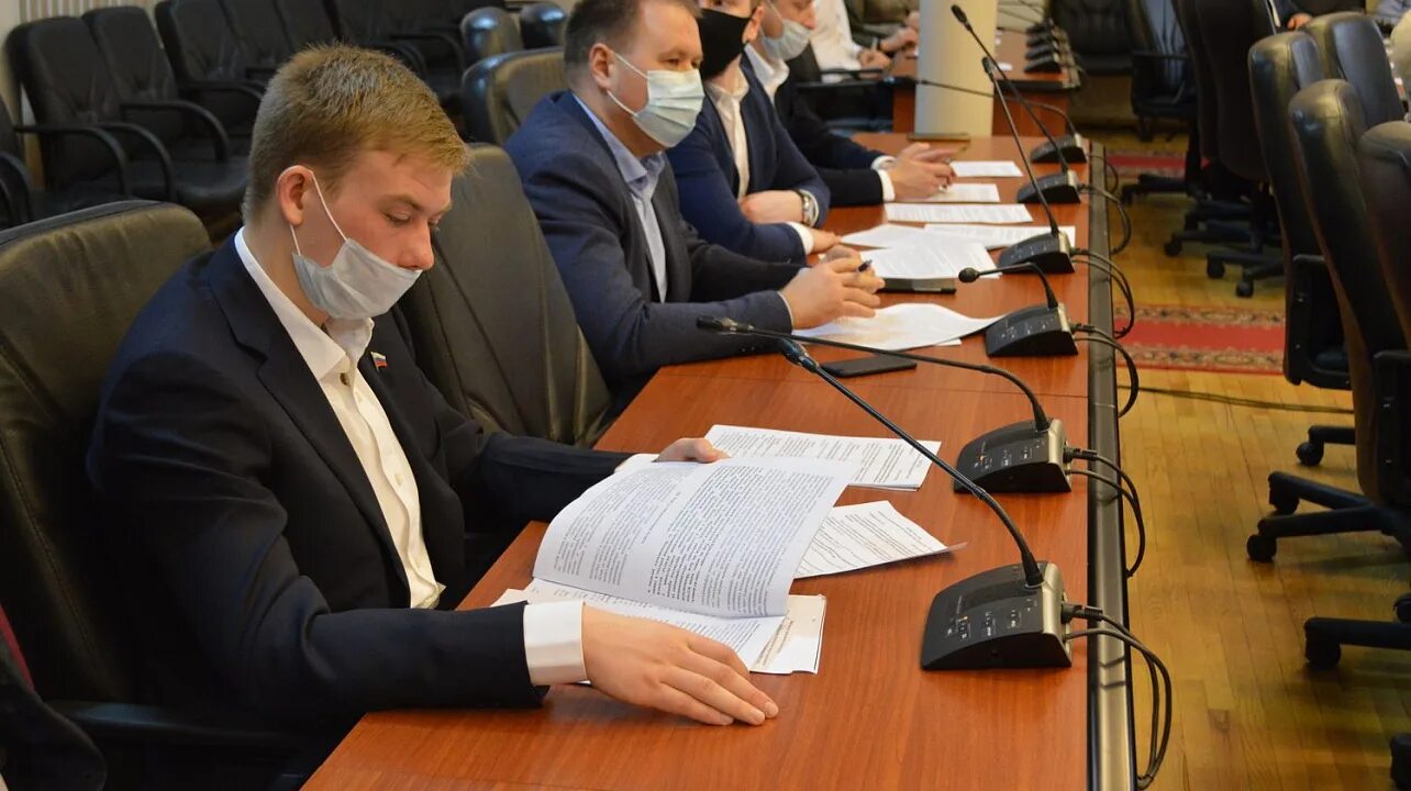 Районные депутаты получают