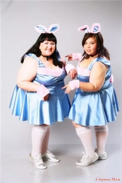 толстенькая сестра. толстенькая сестра. большие сестры эмми и тэмми. толстенькая сестра. две толстые подружки.