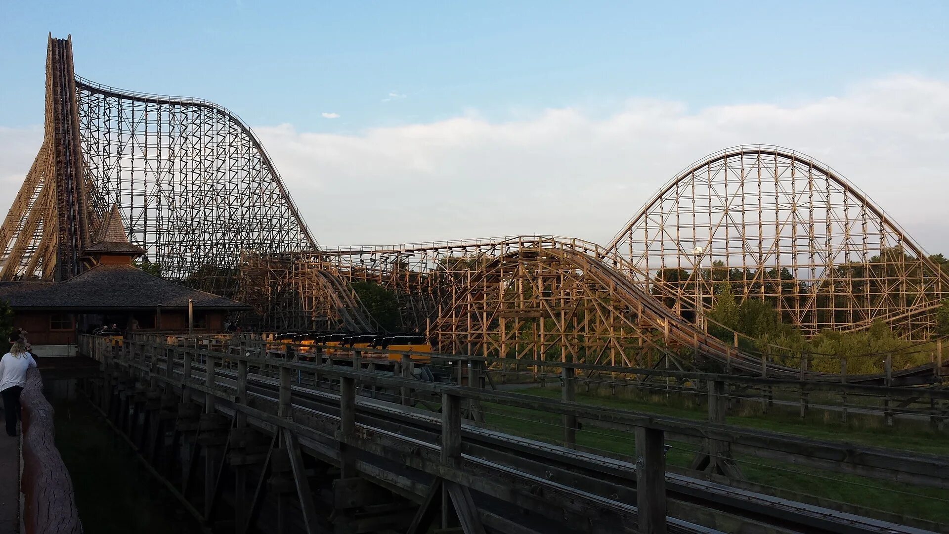 Хайде фото. Хайде парк американская горка. Heide Park Германия. Американские горки в Хайде парке. Хайде парк горка скрим.