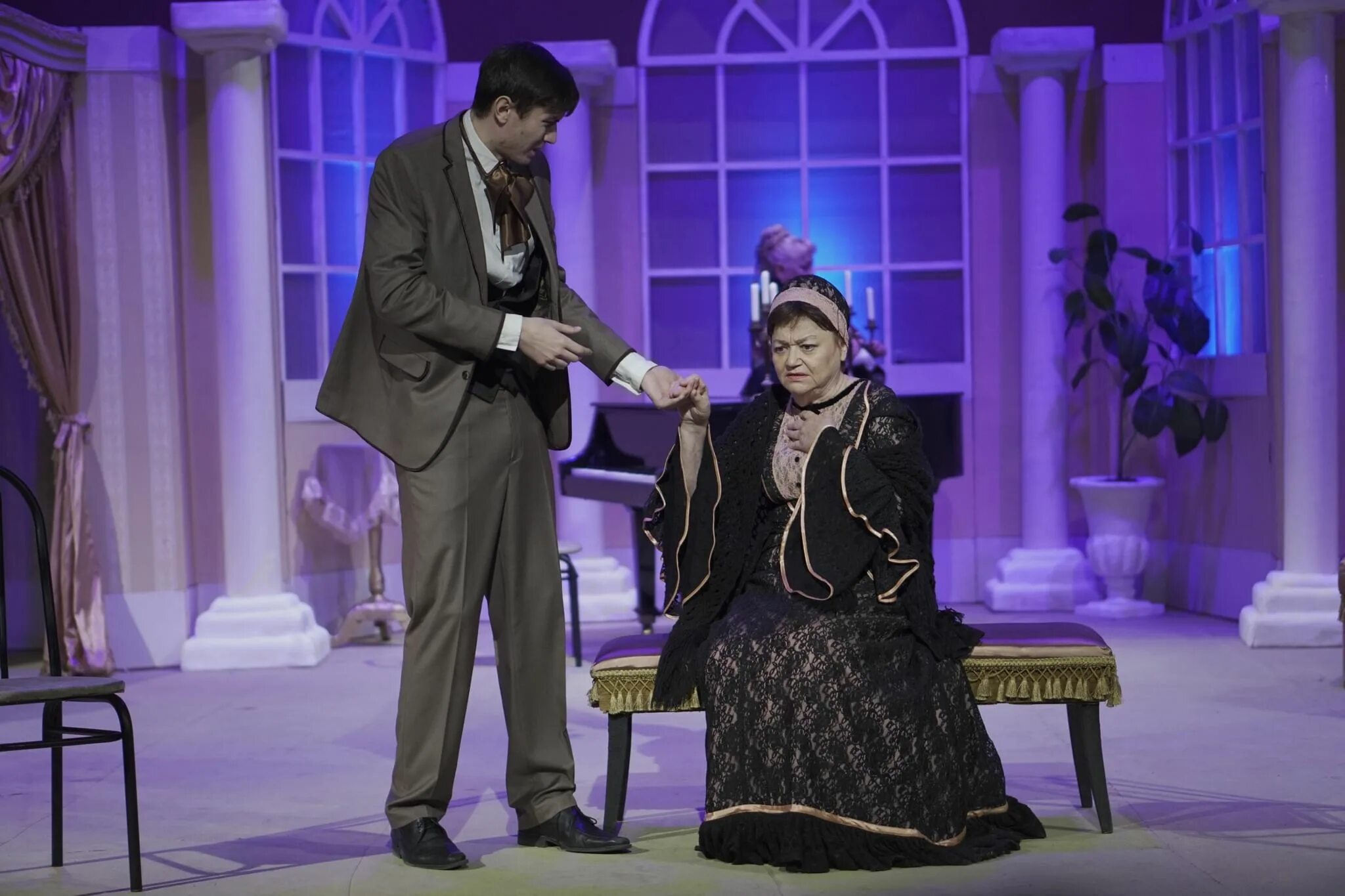 Махачкала горько. Максима горького махачкала. Махачкала улица максима горького 19. Большой зал русского театра махачкала. Ул максима горького 1 махачкала.