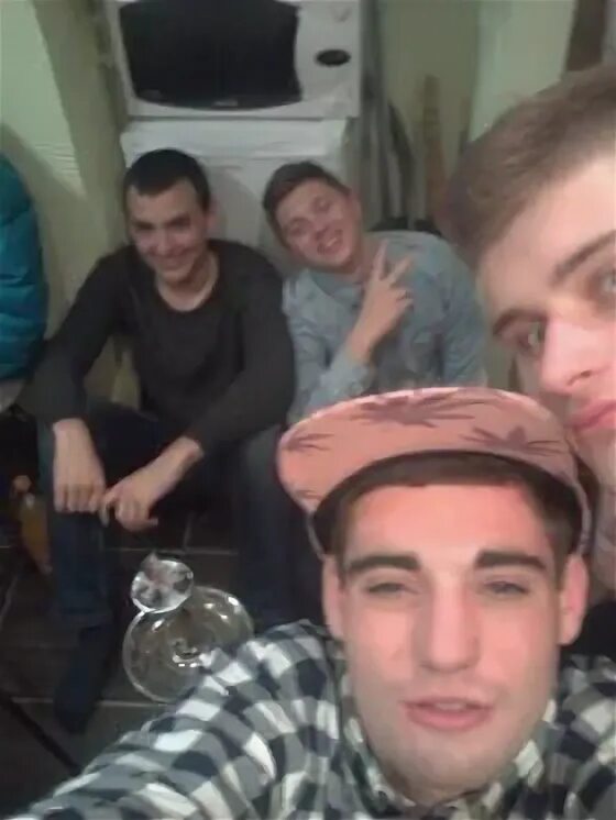 Уннв письма убитого человека. Письма убитого человека уннв. Уннв концерт в москве. Солист уннв 2021. Нитки альбом уннв.