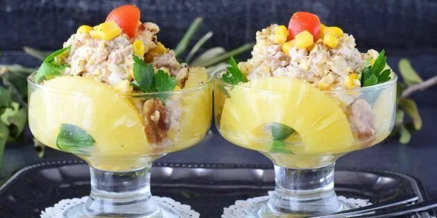 Порционный салат в креманках фото Eggs and potato salad with red peppers and Parmesan recipe Eat Smarter USA