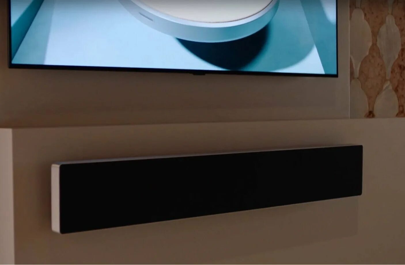 Выключить саундбар. Саундбар bang &amp; olufsen beosound. саундбар beosound stage. beosound stage – звуковая панель bang &amp; olufsen. саундбар dolby atmos.