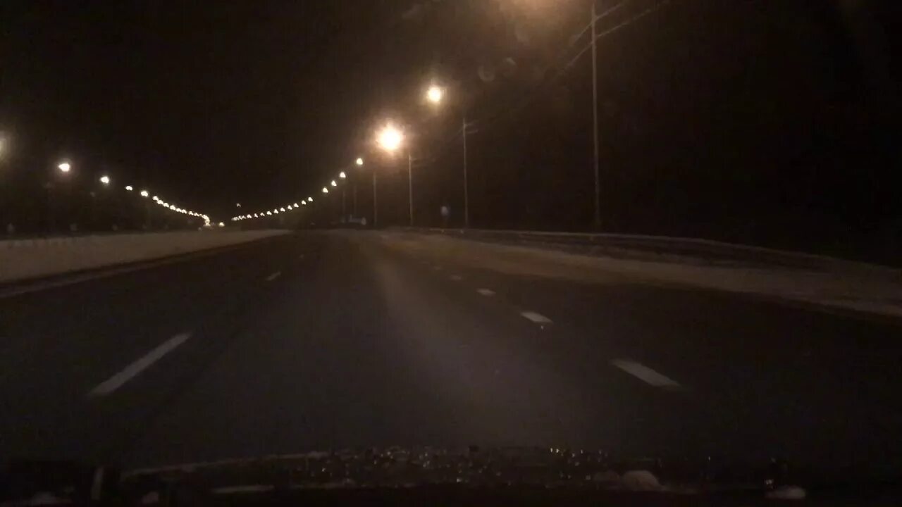 Ночная трасса м8. Трасса ночью зимой. Трасса Вологда ночь. Ночная зимняя дорога из машины.
