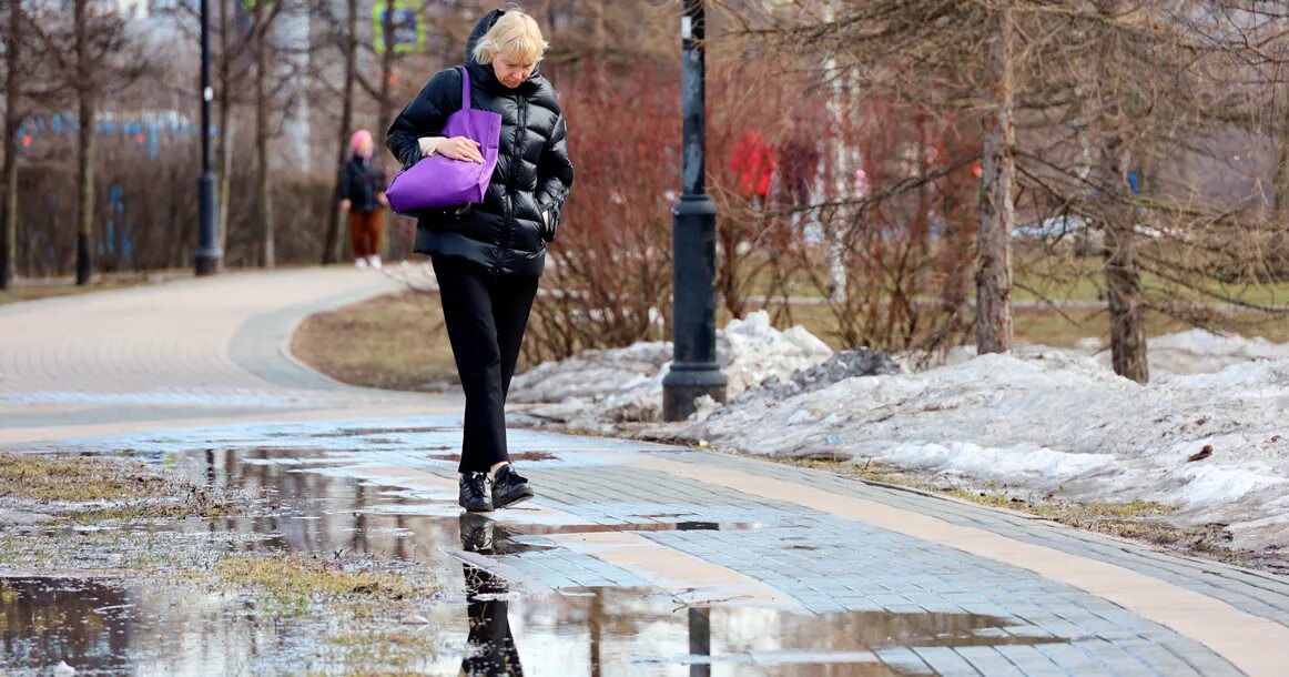 Когда снег полностью растает в 2024. Погода весной. Дождь в Москве. Весенний дождь в Москве.