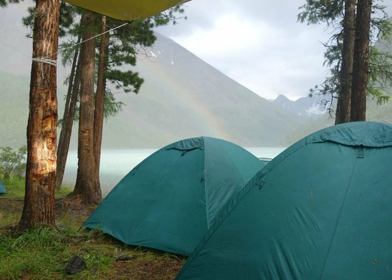Горный Алтай кемпинг палатки Шавлинские озера. Шавлинские озёра палатка. Палаточный лагерь горный Алтай на Катуни. Алтай Катунь в палатках.